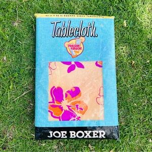 Joe Boxer Vinyl tablecloth Poolside Panache Hawaiian Hibiscus Peach